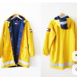 ISO (in search of) Tommy Hilfiger Windbreaker / 90s jacket in size 4/6 or M